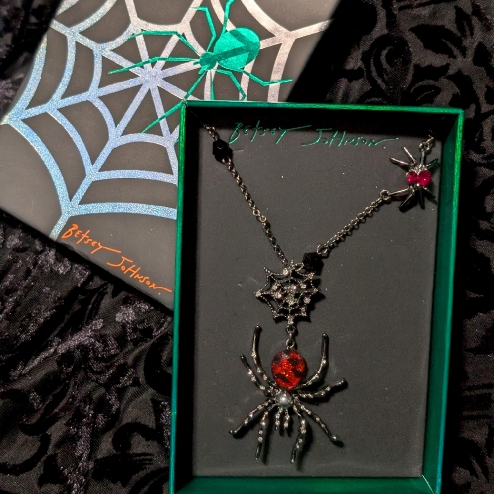 🆕 Betsey Johnson 🕸️ Red Spotted Widow Spider Necklace